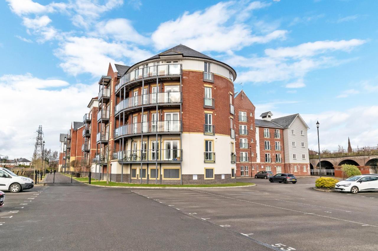 Racecourse Serviced Apartments Честър Екстериор снимка