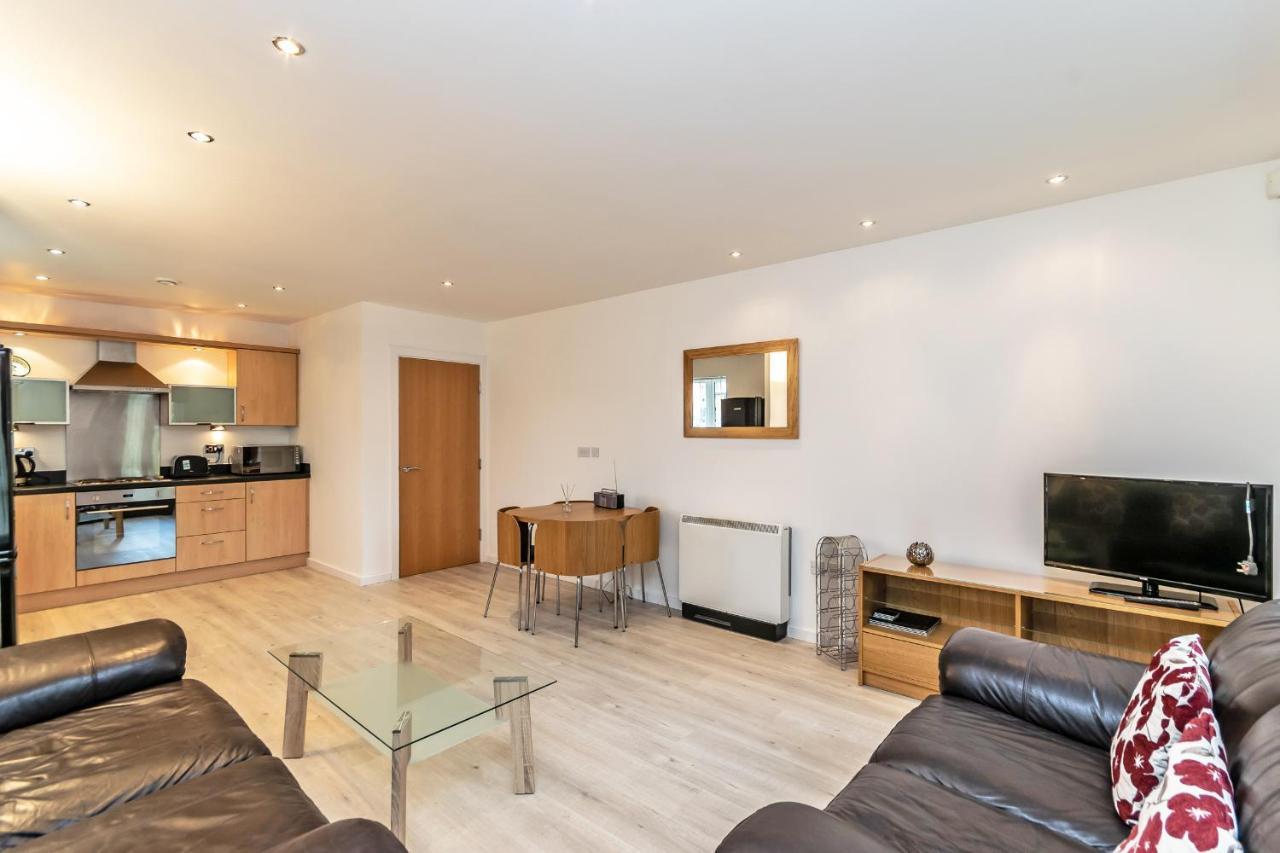 Racecourse Serviced Apartments Честър Екстериор снимка