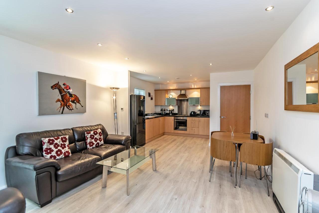 Racecourse Serviced Apartments Честър Екстериор снимка