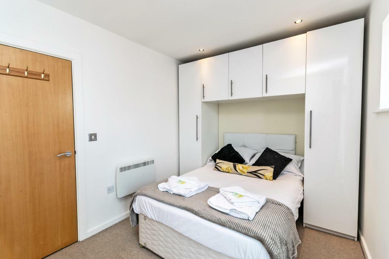 Racecourse Serviced Apartments Честър Екстериор снимка